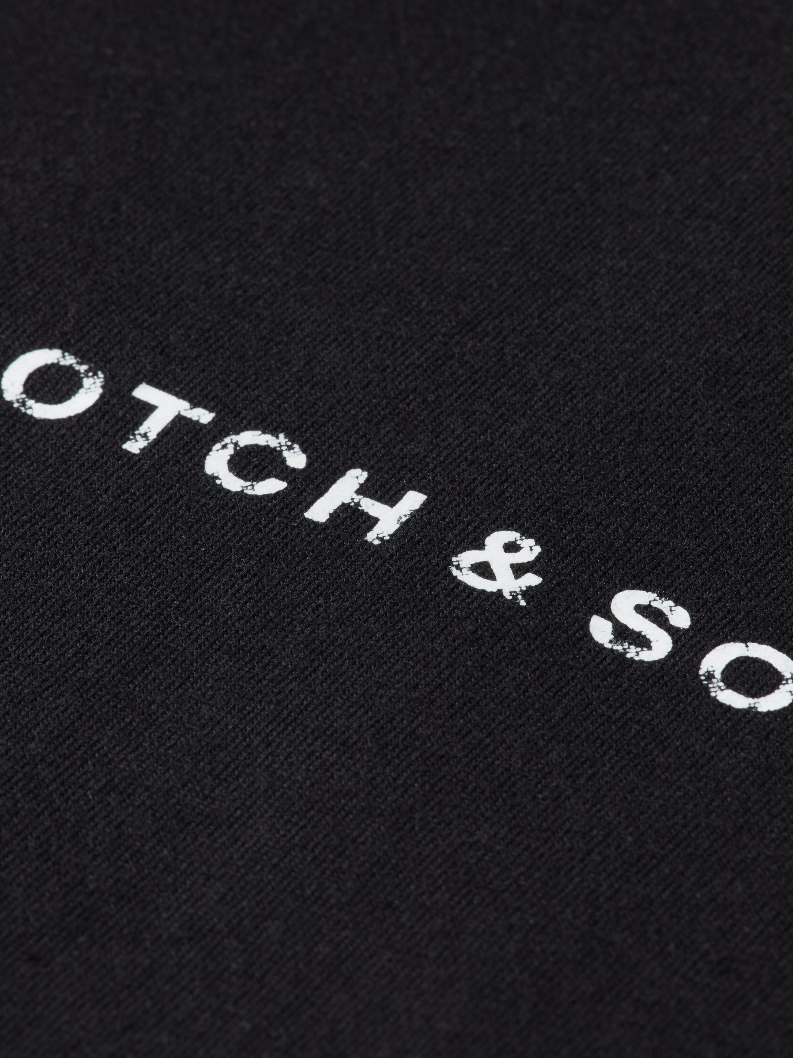 T-shirt noir avec logo sur la poitrine