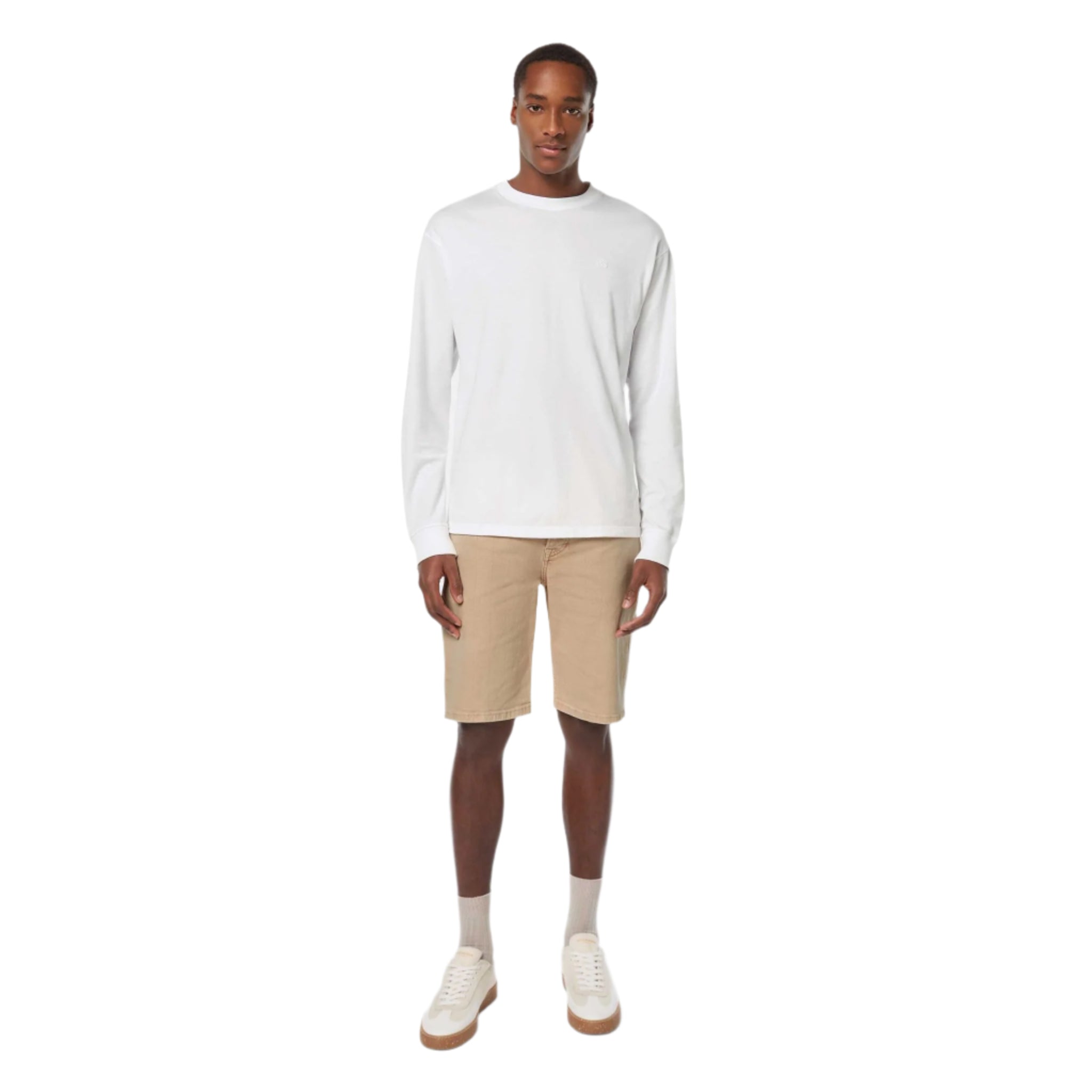 T-shirt blanc à manches longues et logo coupe décontractée