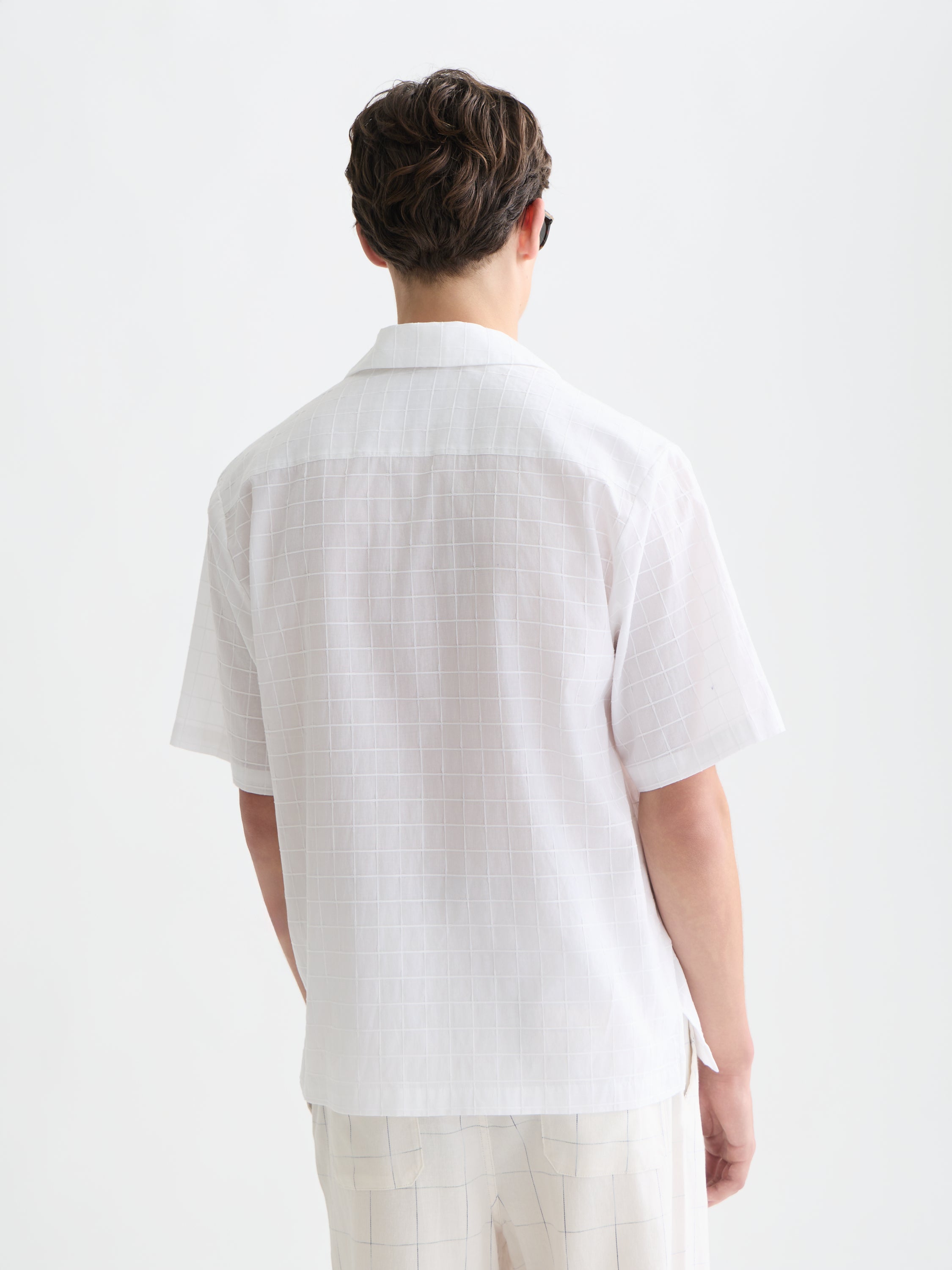 Chemise à manches courtes brodée, coupe décontractée et structurée - Blanc éclatant