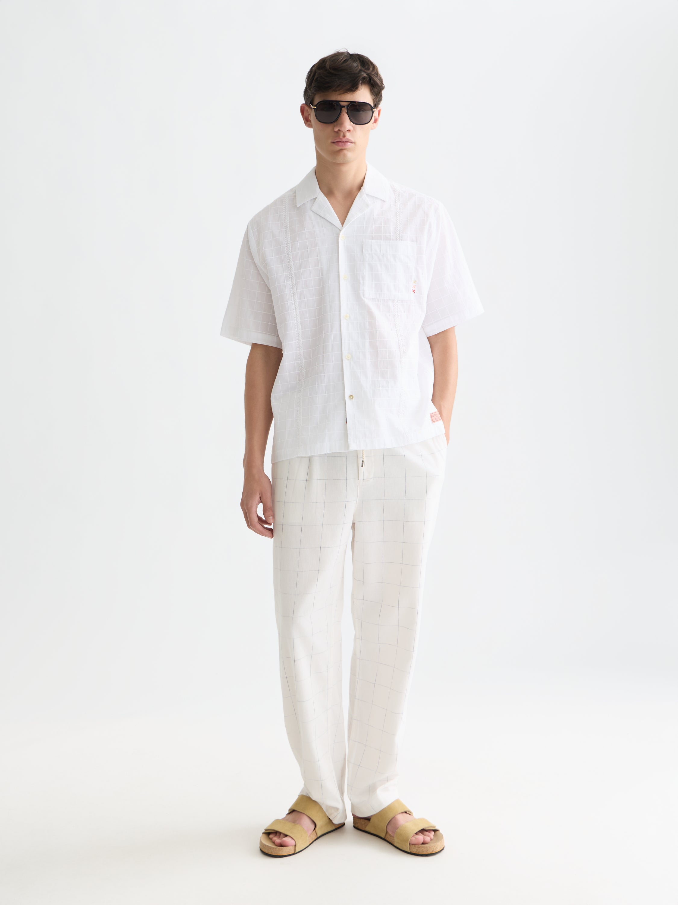 Chemise à manches courtes brodée, coupe décontractée et structurée - Blanc éclatant