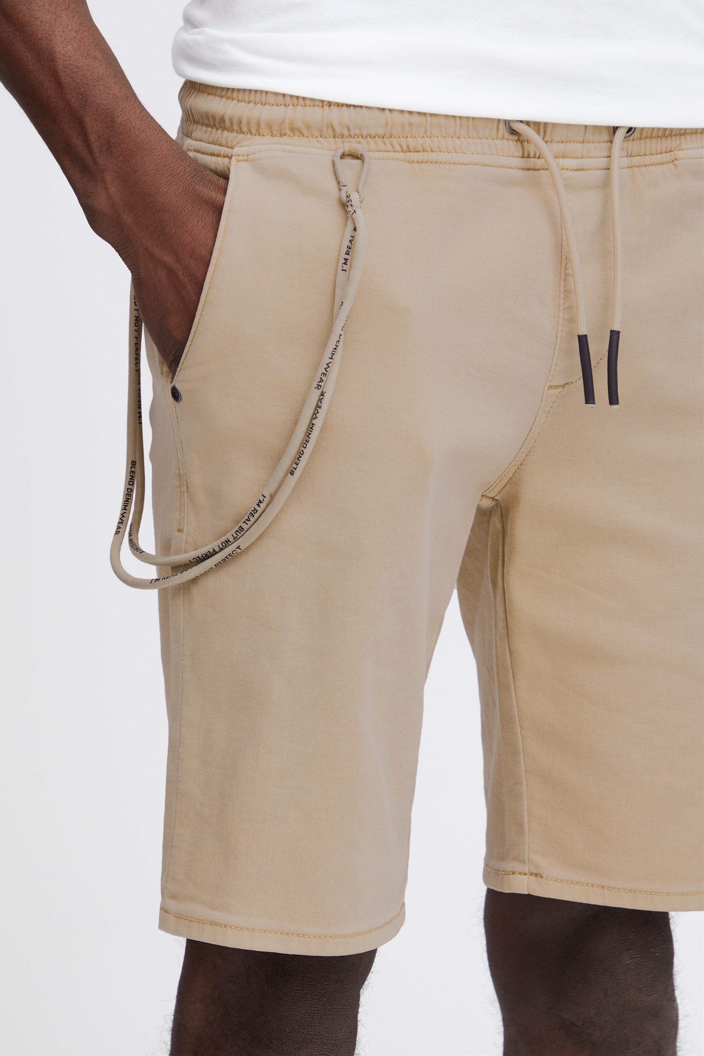 Short de jogging en jean vaisselle