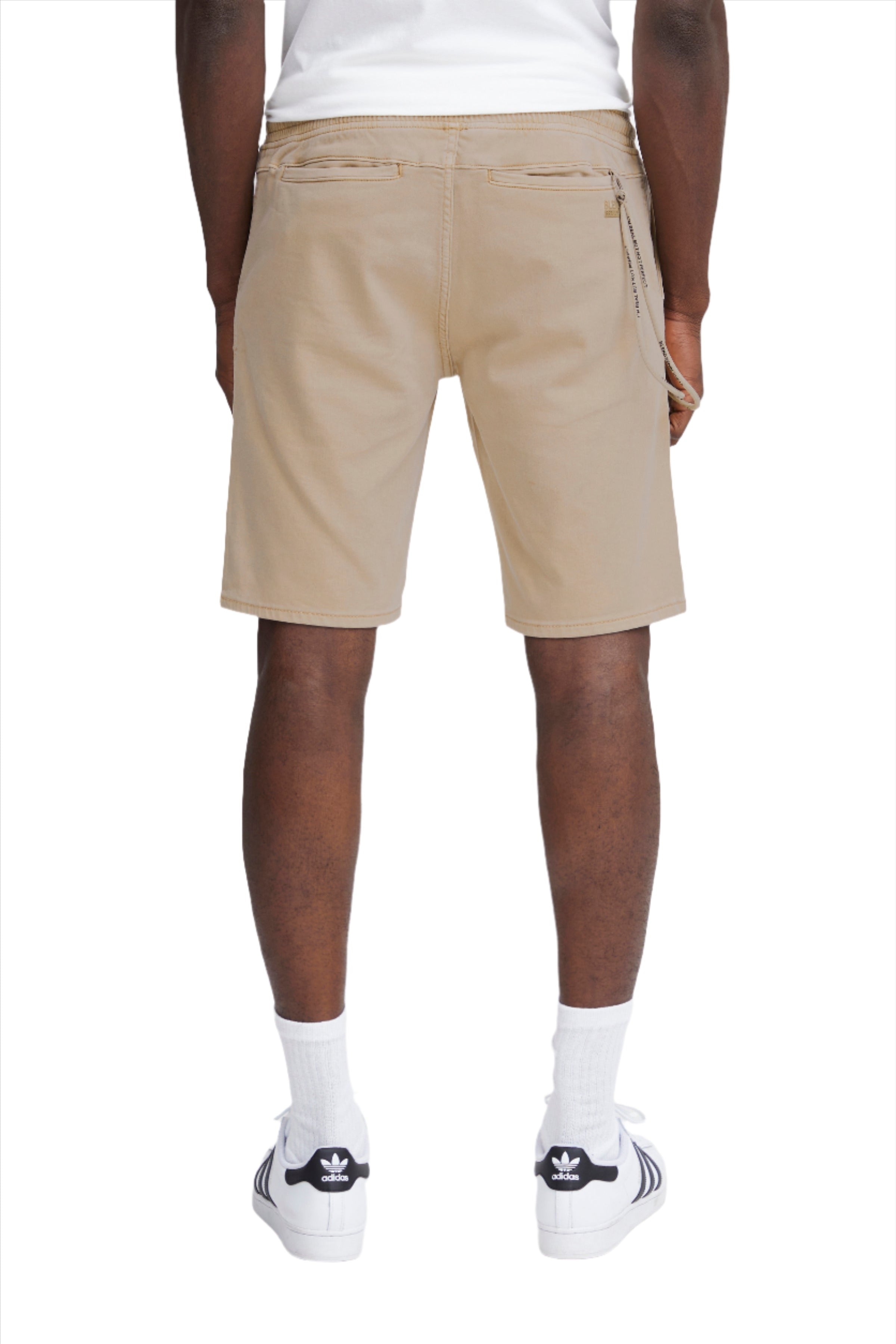 Short de jogging en jean vaisselle