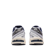 GEL-1130 - White and midnight