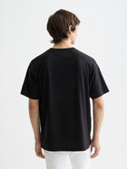 T-shirt noir avec logo sur la poitrine