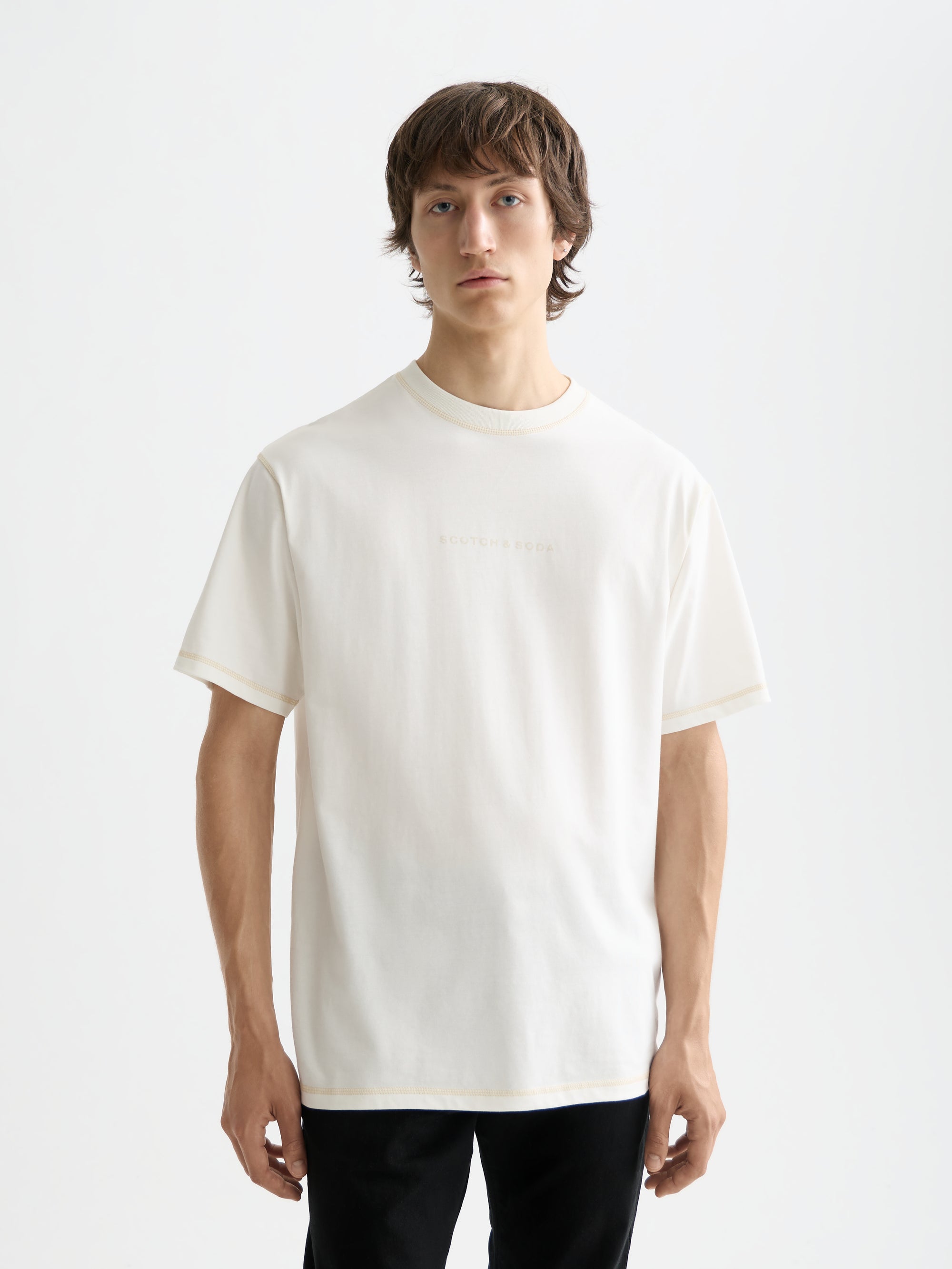 T-shirt à logo sur la poitrine - Blanc cassé