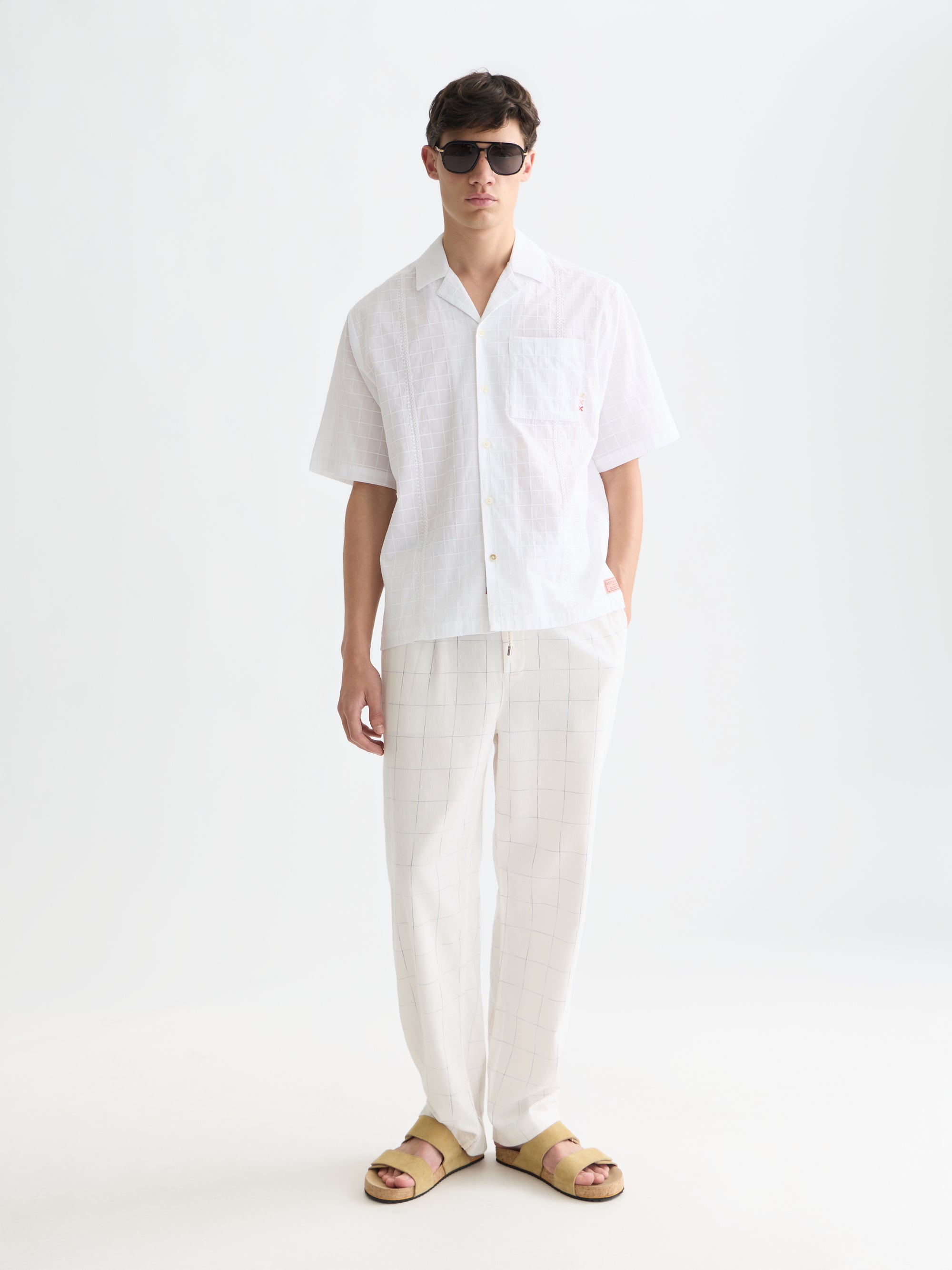 Chemise à manches courtes brodée, coupe décontractée et structurée - Blanc éclatant