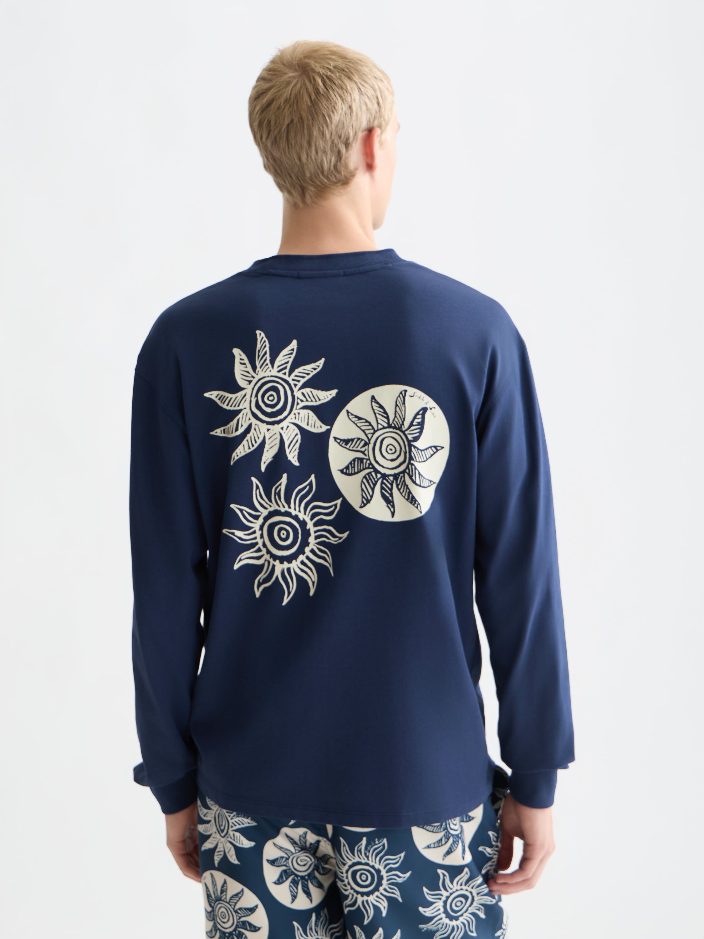 T-shirt à manches longues coupe décontractée avec motif au dos - Bleu concours