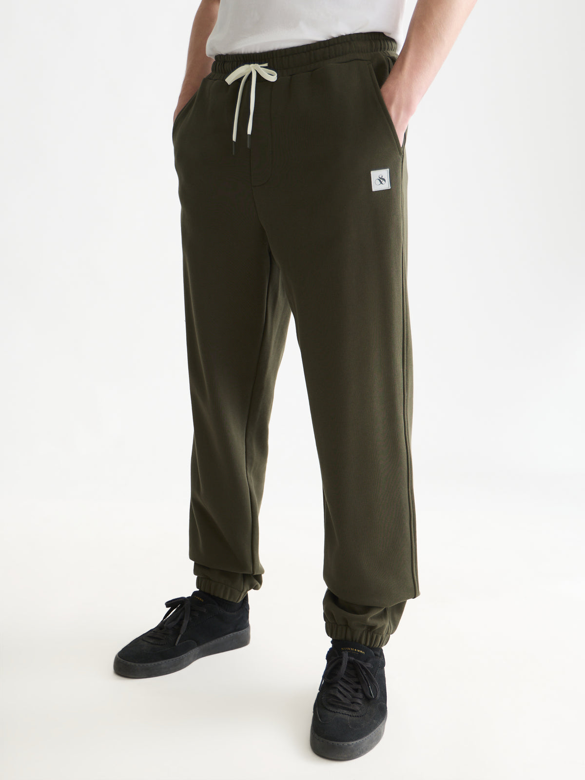 Seasonal Core Logo Badge Regular-Fit Sweatpants - Forest Night-1