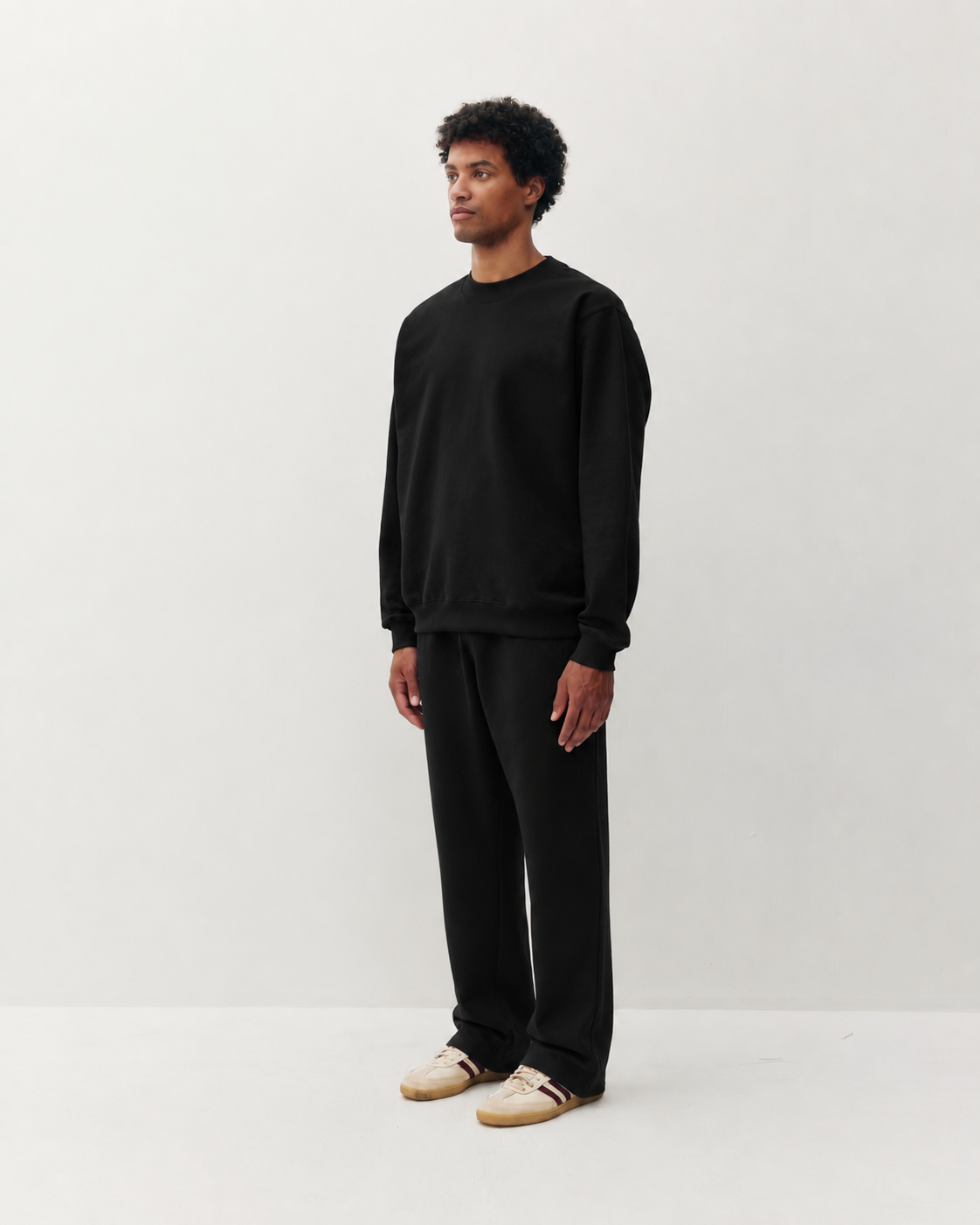 Essential Crew Sweatshirt - Black-5