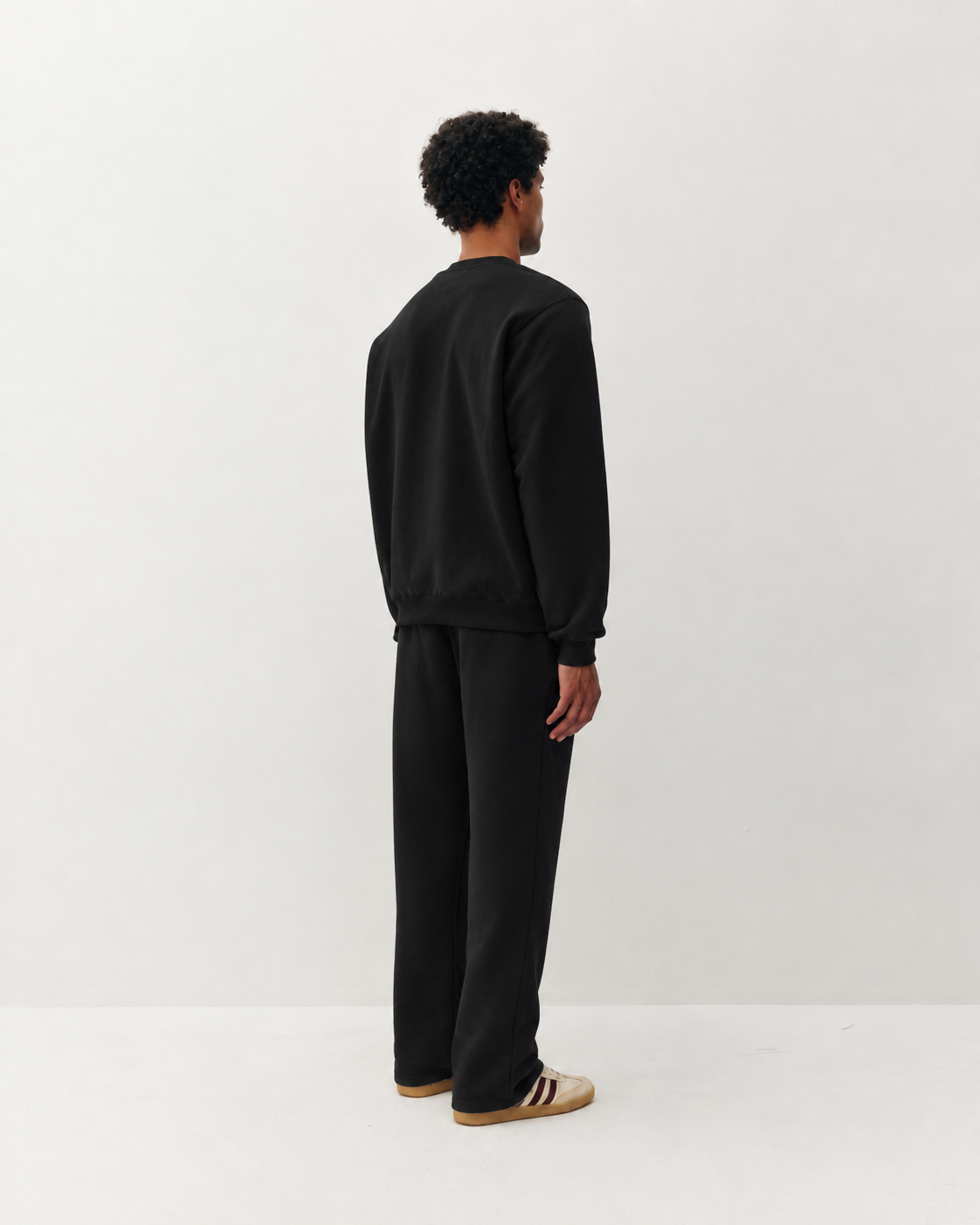 Essential Crew Sweatshirt - Black-6