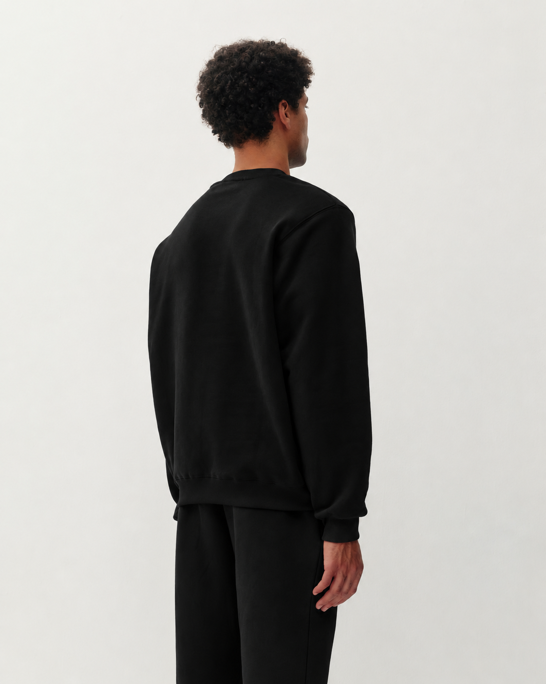 Essential Crew Sweatshirt - Black-3