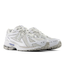 1906 - White And Silver Metallic