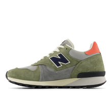 475 - Dark Olivine And Drift Red