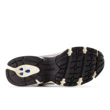 530 - Silver metallic with black cement