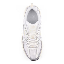 530 - Silver metallic with beige