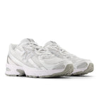 740 - White & Silver Metallic