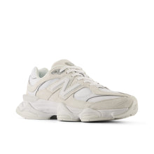 9060 - Triple White