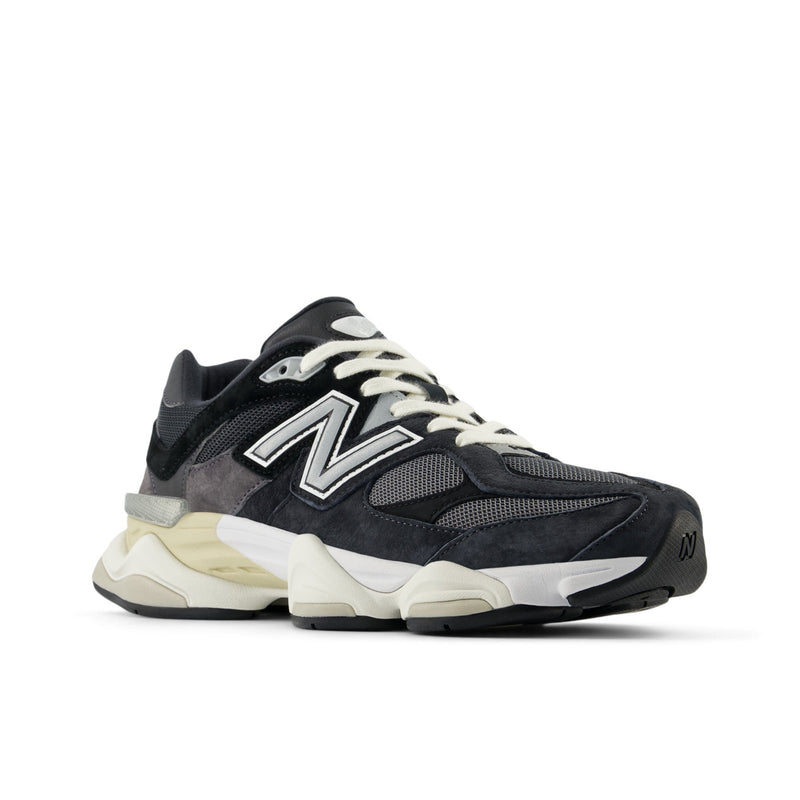 9060 - Black & White