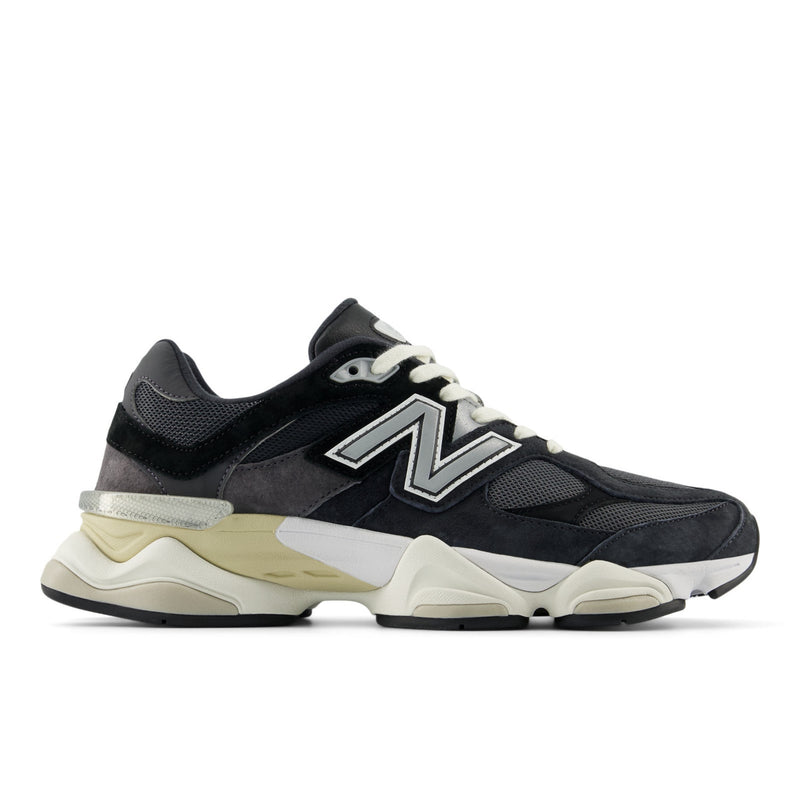 9060 - Black & White