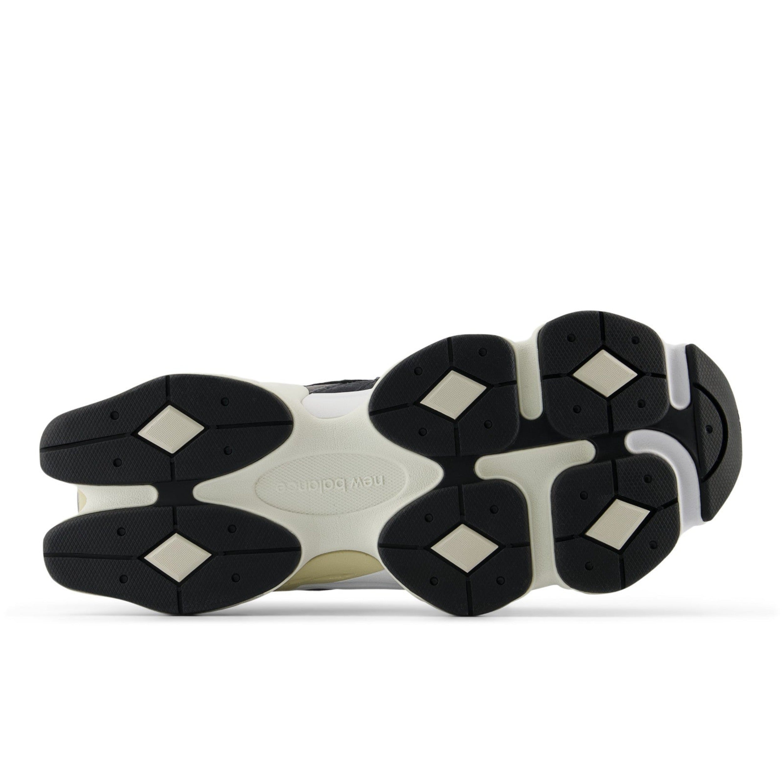 9060 - Black & White
