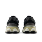 9060 - Black & White