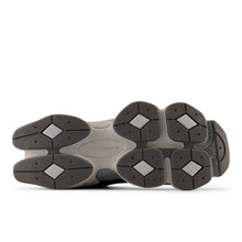 9060 - Black with castlerock