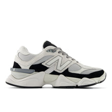9060 - Grey and black