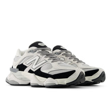 9060 - Grey and black