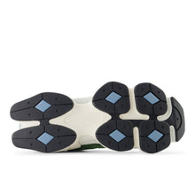9060 - Dark alpine green