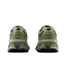 9060 - Dark Olivine And Black