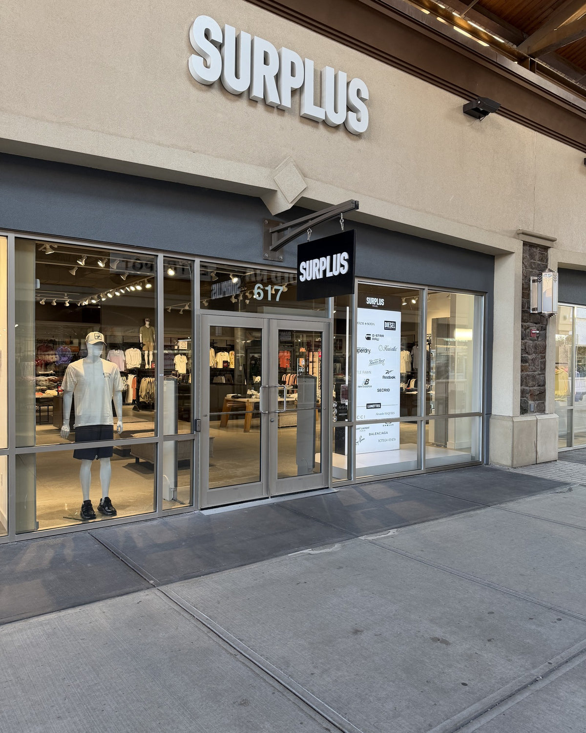 Boutique Surplus, Mirabel