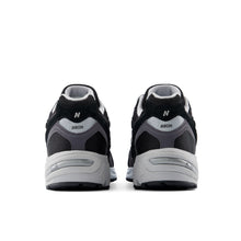 880 - Black