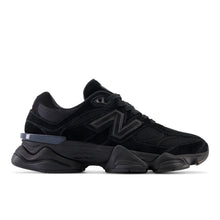 9060 - Black On Black