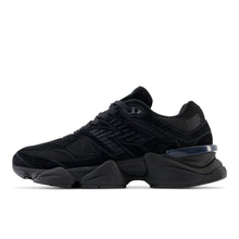 9060 - Black On Black