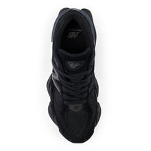 9060 - Black On Black