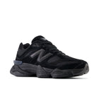 9060 - Black On Black