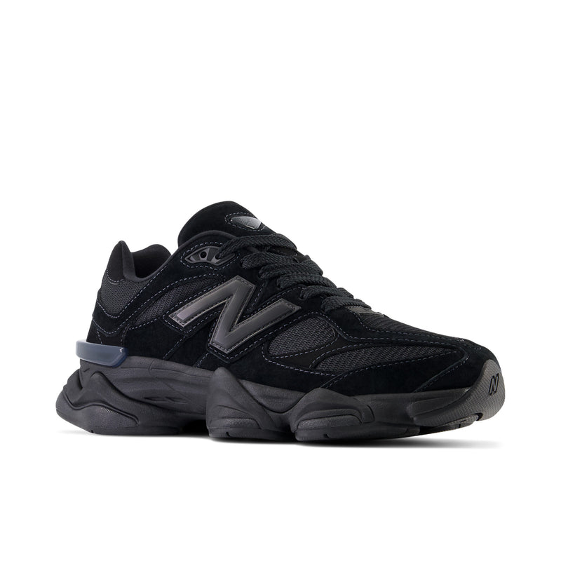 9060 - Black On Black
